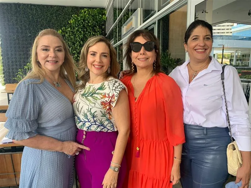 Sandra Fujita, Suyane Dias Branco, Cláudia Gradvohl e Elisa Oliveira