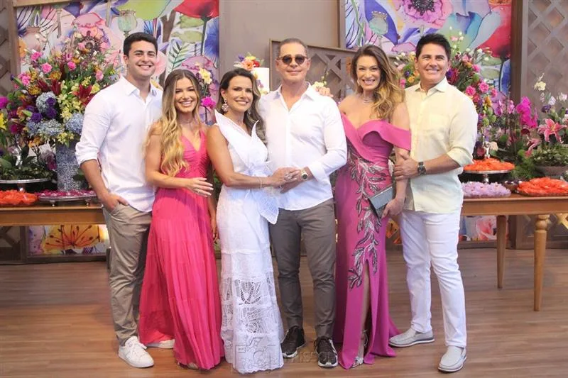 Luigi César, Julia Vieira, Camila Vieira, Paulo Vieira, Elaine Mickely e César Filho
