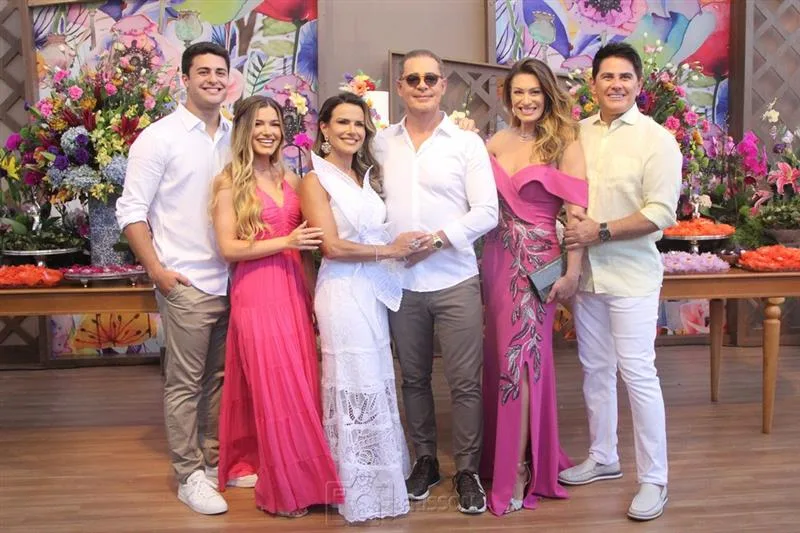 Luigi César, Julia Vieira, Camila Vieira, Paulo Vieira, Elaine Mickely e César Filho