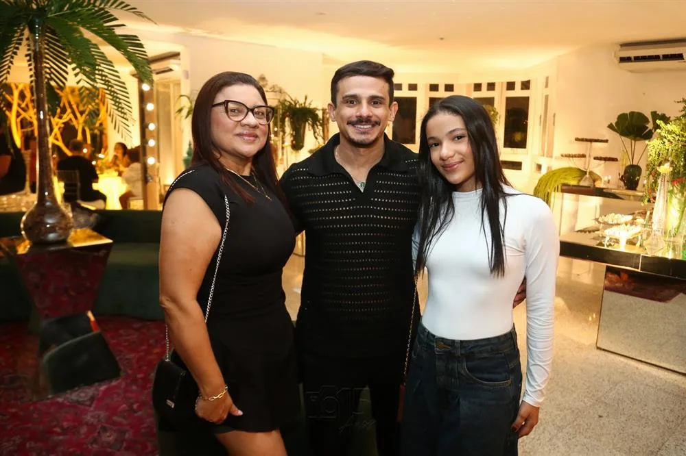 Aniversário de Élio de Angelys