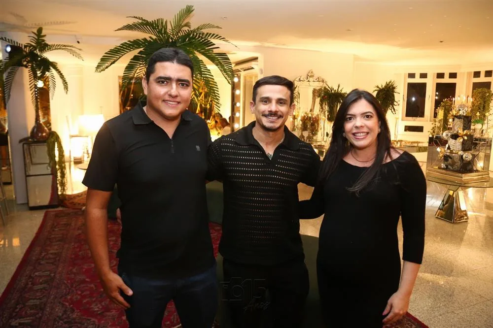 Aniversário de Élio de Angelys