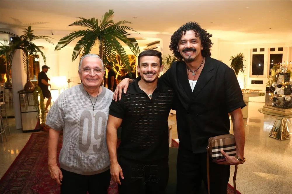 Aniversário de Élio de Angelys