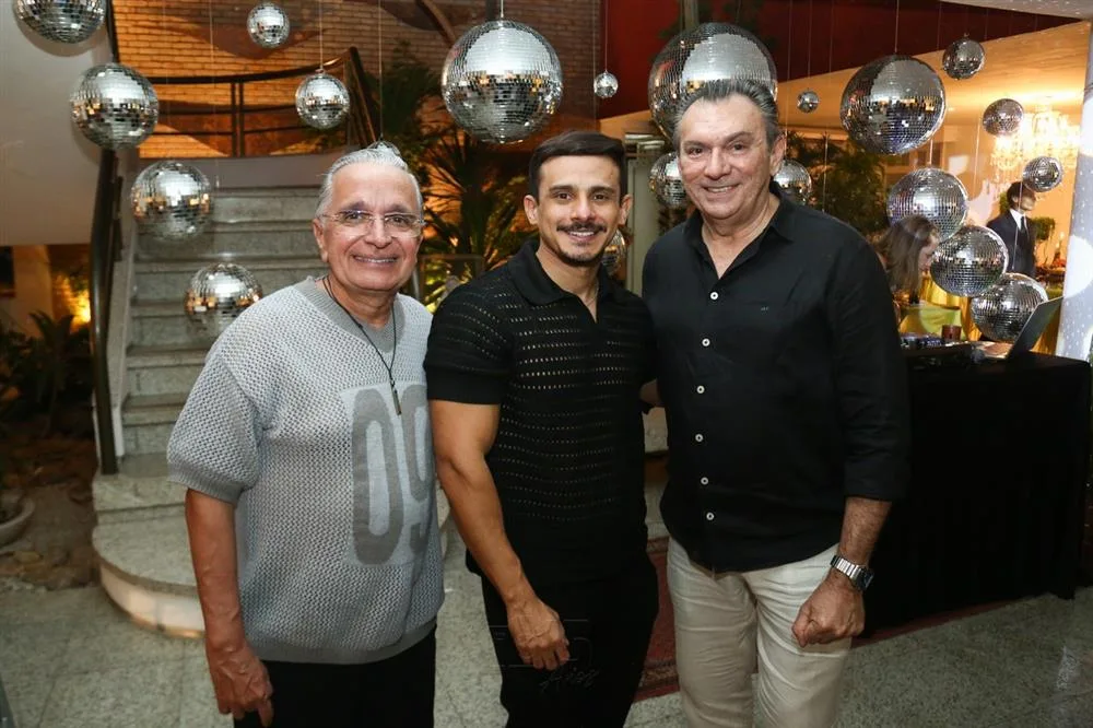 Aniversário de Élio de Angelys