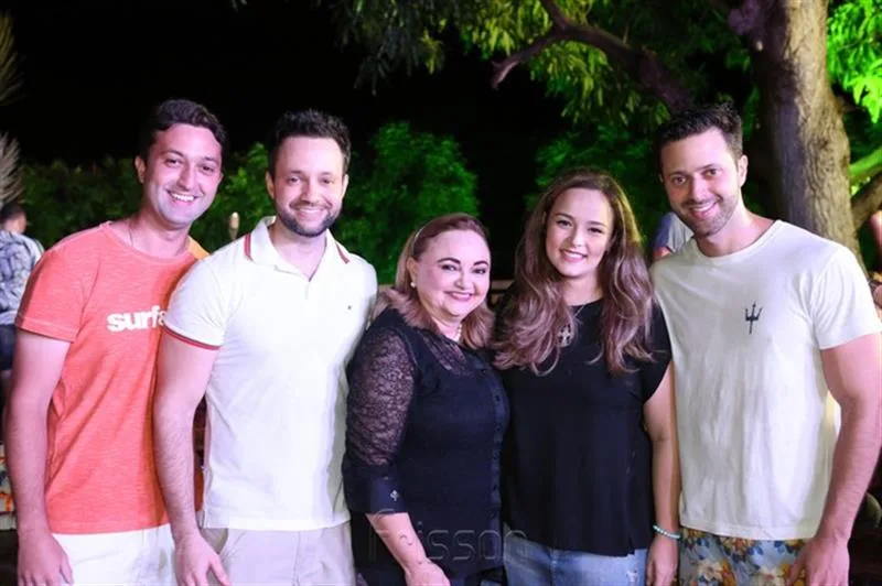 Arthur, Mario Eleutério, Eliane Novaes, Justine Queiroz e Daniel Eleutério