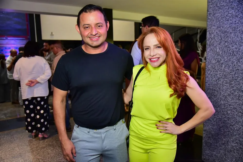 Artur Queiroz e Vitoria Fernandez