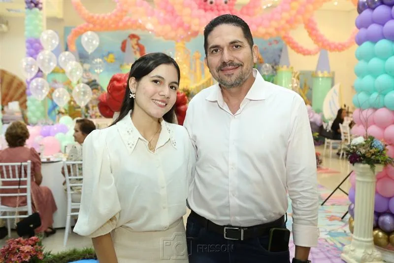 Amanda Coutinho e Helton Pinheiro