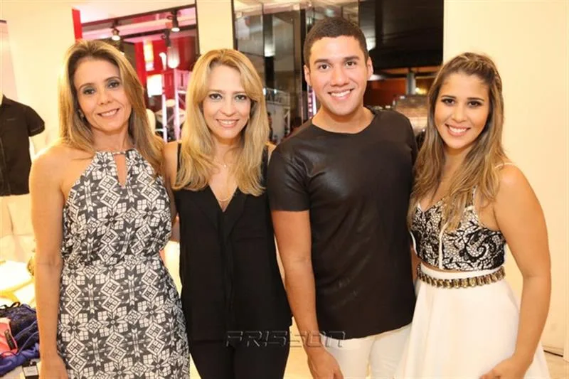 Carolina Picanço, Fabíola Fonseca, Iury e Amanda Costa
