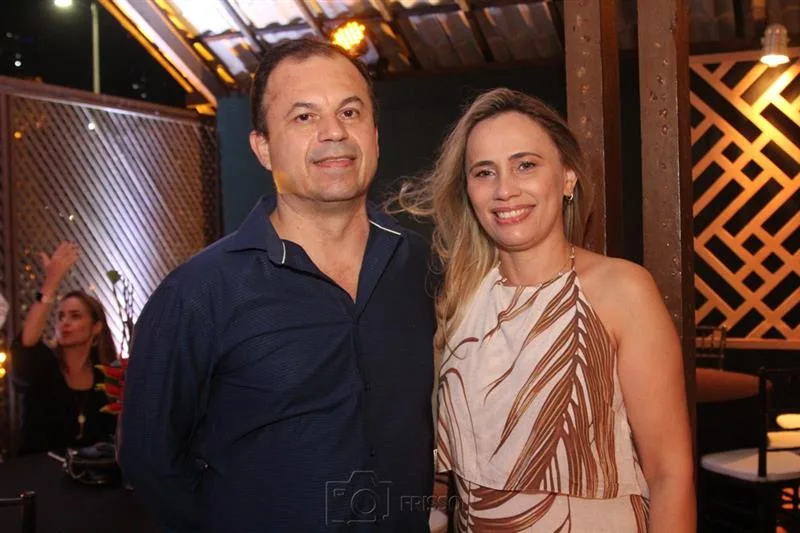 Amilton Medeiros e Gleisia Farias