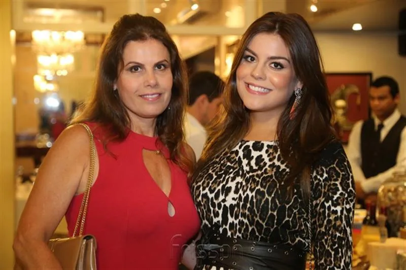 Karla e Camila Nogueira