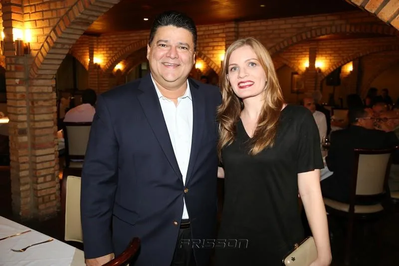 Colombo Cialdini e Isadora Carvalho