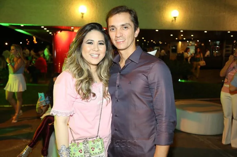 Carol Yamazaki e Marcelo Marfrutas
