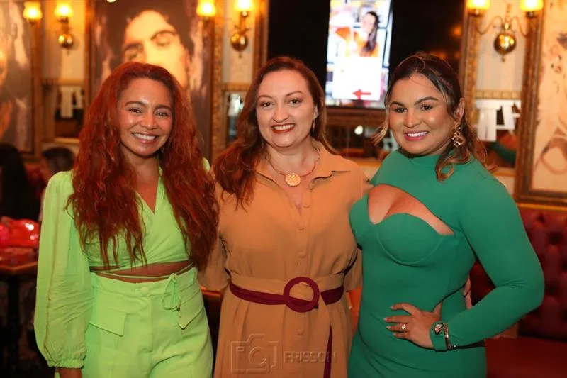 Adriana Militão, Claudiana Oliveira e Keyliane Silva
