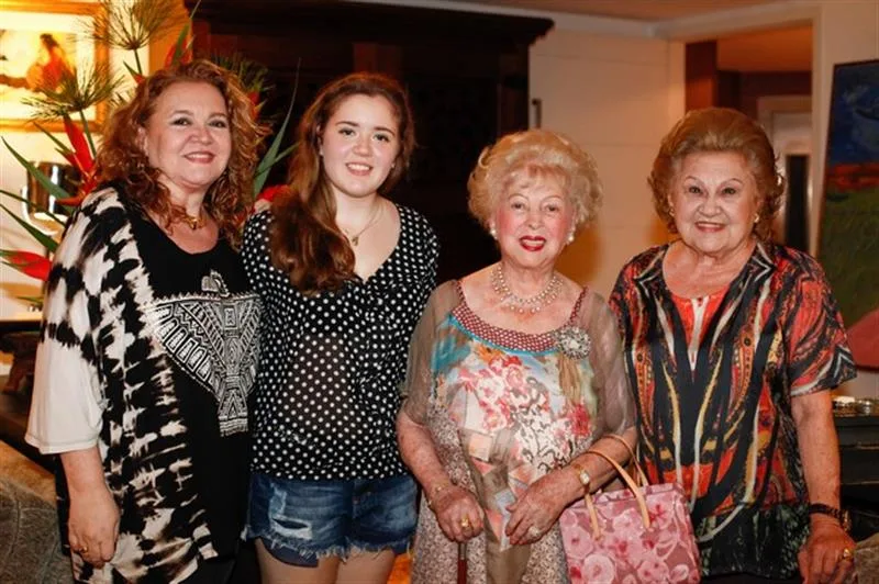 Cláudia e Isabella Rebouças, Yolanda Queiroz e Ivone Rebouças