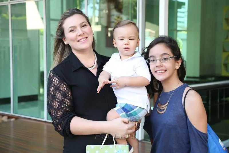 Amora, Arthur e Zara Frota