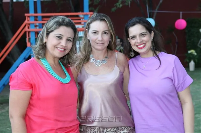 Claudia Possidonio, Louise Santos e Mayra Simas