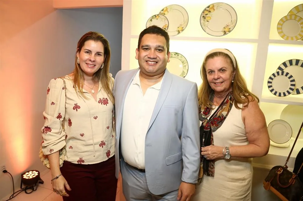 Adriana e Lucilia Loureiro com Bruno Arruda