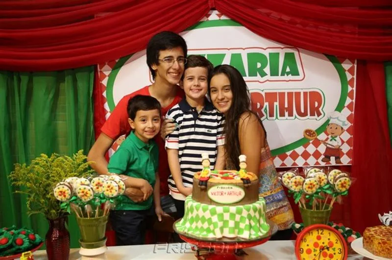 Arthur Barroso, Matheus Castro, Victor Barroso e Luiza Castro