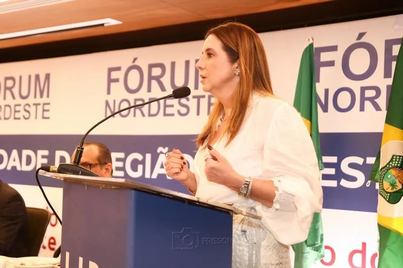 Emília Buarque