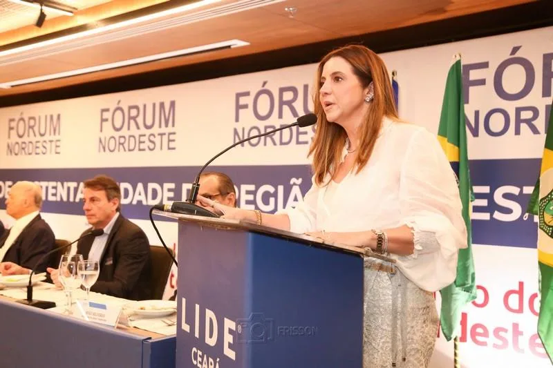 Emília Buarque