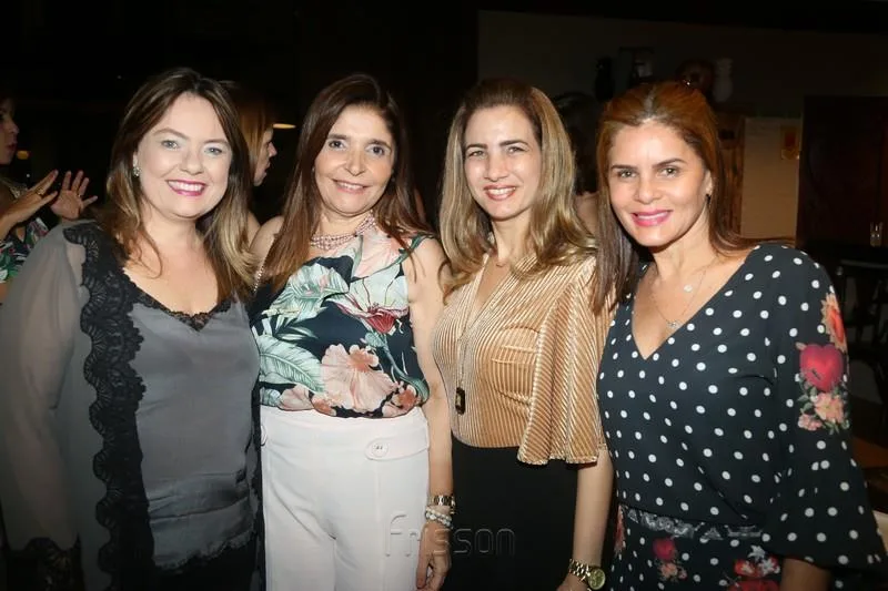 Aniversário Surpresa de Chrystiane Figueiredo