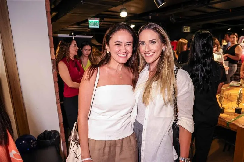 Bia Bezerra e Larissa Mendes
