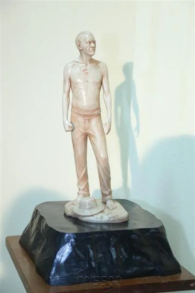 Exposição a um palmo do artista Assis Filho