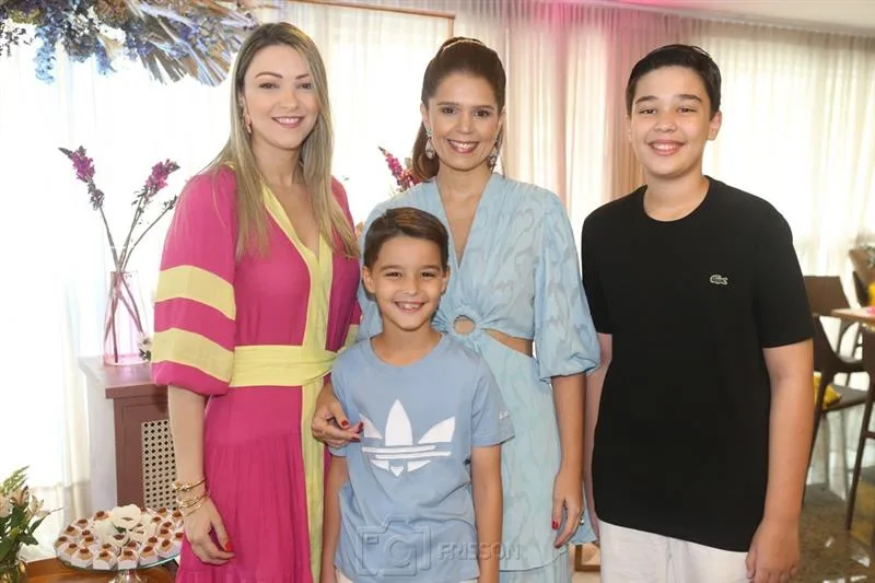 Ana, Arthur Tavares, Giovana Pimentel e Breno Tavares