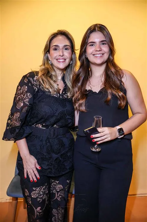Mirella e Sara Pompeu