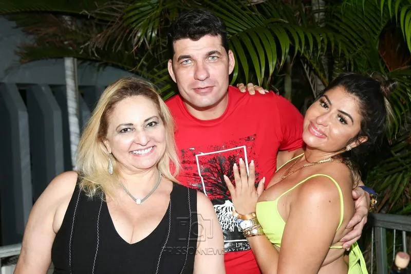 Ana Régia, Felipe Maia e Larissa Linhares
