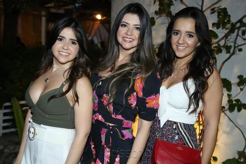 Julia, Roberta, Maya Romcy