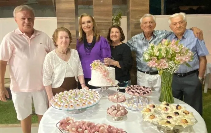 Maria das Graças Benevides com Fred, Célia, Zoraida, Nelson e César Benevides
