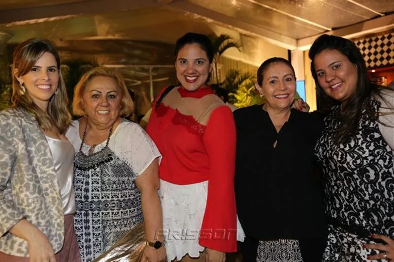 Aline Mota, Divaneide Albano, Fernanda Cunha, Tereza Albano e Camila Rizzato