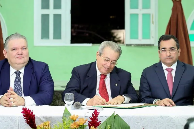 Assinatura do Termo de Posse