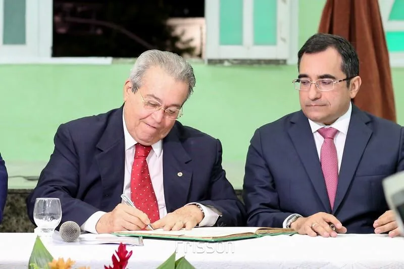 Assinatura do Termo de Posse