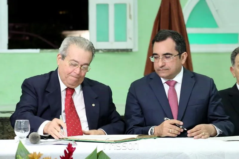 Assinatura do Termo de Posse