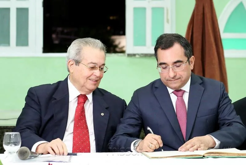 Assinatura do Termo de Posse
