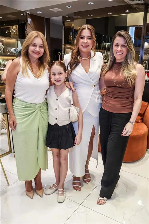 Ana Cristina Camelo, Laura Ribeiro, Camila Ximenes e Ana Luisa Ribeiro
