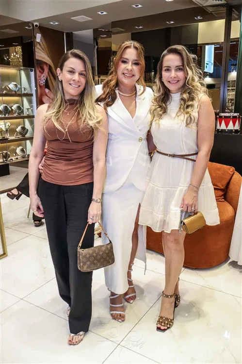 Ana Luisa Ribeiro, Camila Ximenes e Priscila Masciel .