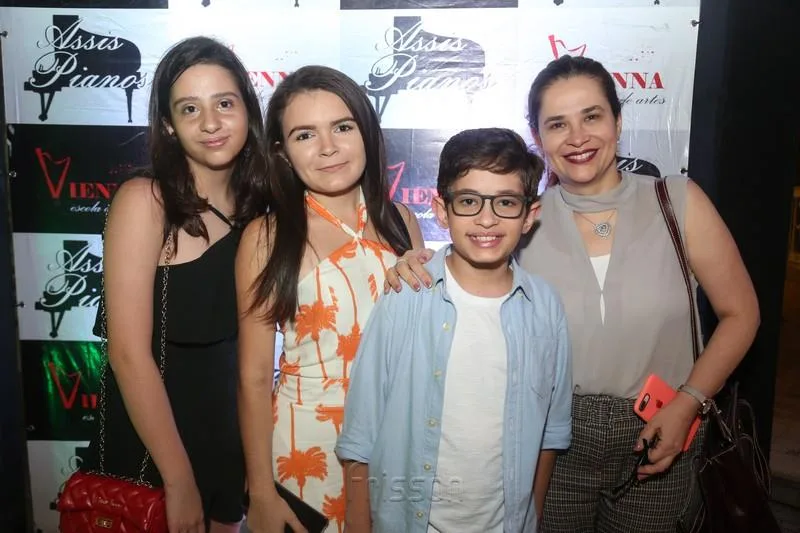 Beatriz Rocha, Maiara Lacerda, Samuel Rocha e Patrícia Sampaio