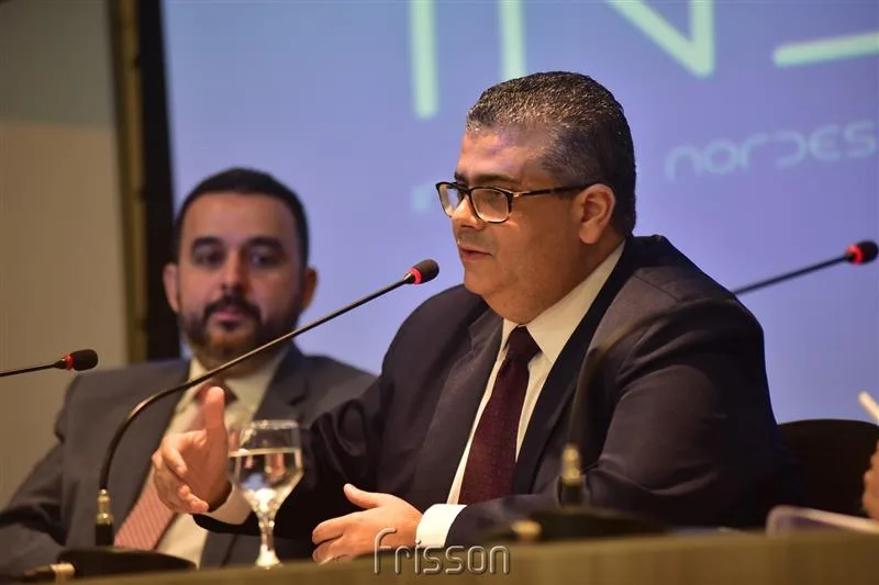 Alexandre Goiana e Ademar Mendes Bezerra Jr.
