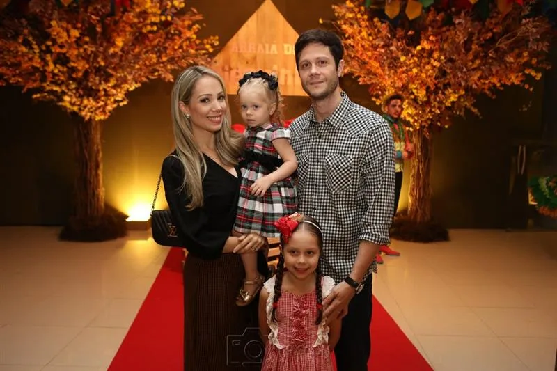 Camila, Melissa, Isabella e Alexandre Guizardi