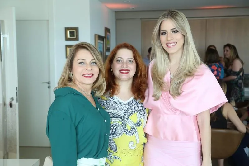 Beatriz e Manuela Viana, Sarah Castro