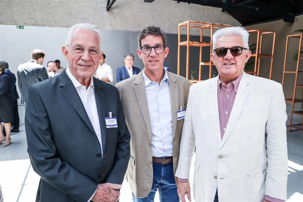 Carlos, Tom Prado e Tales de Sá Cavalcante