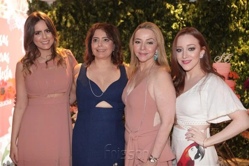 Bia, Claudia Gradvohl, Sandra e Mariah Fujita
