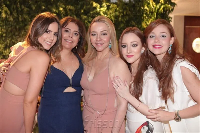 Bia, Claudia Gradvohl, Sandra, Mariah e Larissa Fujita