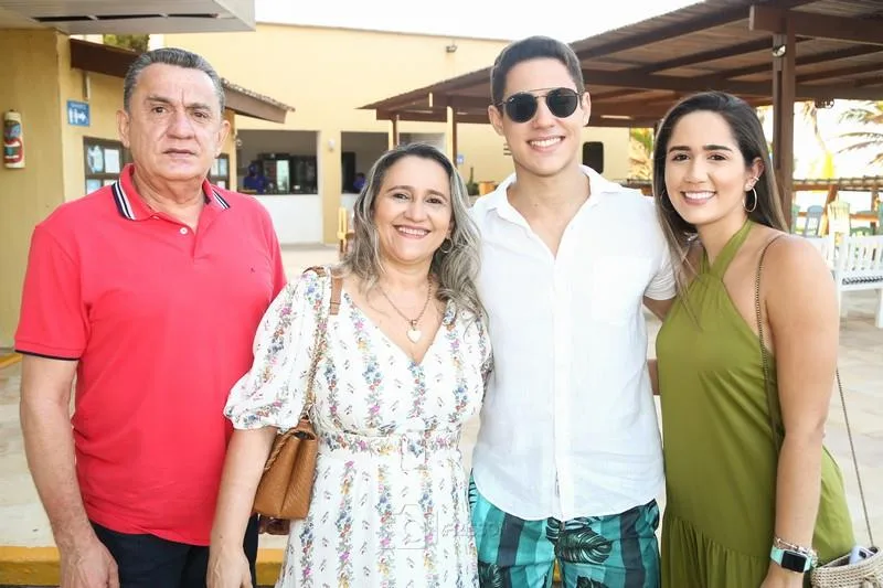 Antônio, Cristiane, Lucas e Lia Teles