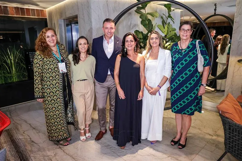 Barbara Redes, Natalia Leal, Fabien Clerc, Natalia Abreu, Denise Carrá e Monika Marte