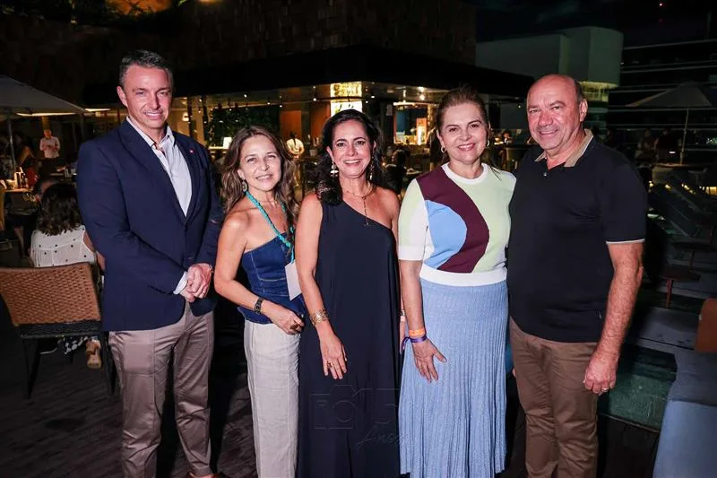 Fabien Clerc, Carla Colares, Natalia Abreu, Ana Maria e Auricelio Parente