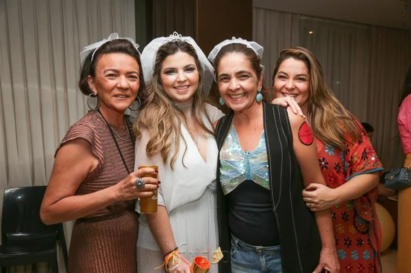 Guiomar Feitosa, Maria Cláudia e Giana Studart e Adriana Mota