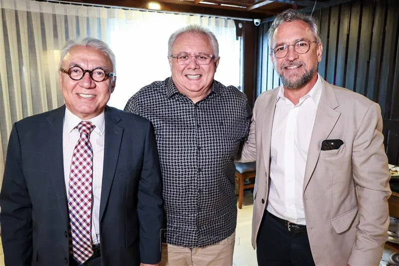 Arnaldo Santos, Carlos Silva e Luciano Arruda